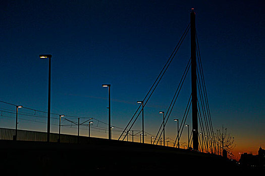 桥,黎明
