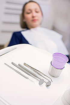 美女,牙科椅,等待,牙科检查,看,牙科器材