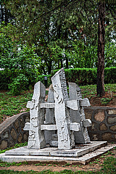 陕西延安黄帝陵印池公园湖畔雕塑-----井
