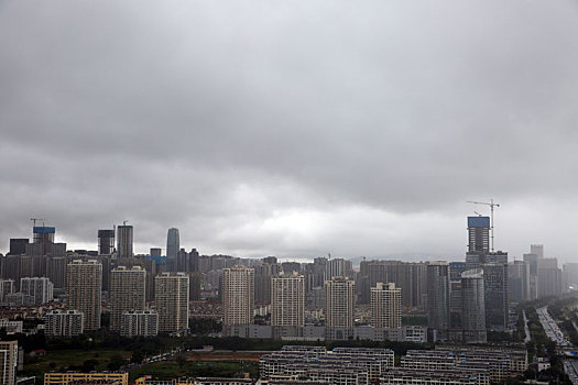 8号台风,巴威,威力巨大,暴雨大风轮番袭击下的城市