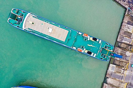 航拍海南海口秀英港,海口港客运站,滚装轮