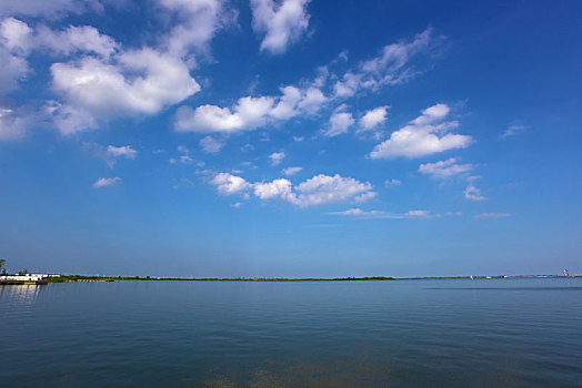 上海滴水湖风光
