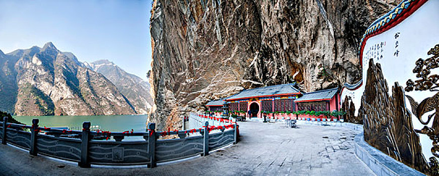 长江三峡巫峡峡谷神女峰景区