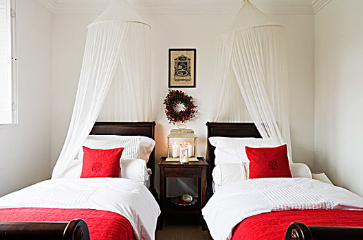 相似,床,篷子,红色,散落,垫子,简约,卧室