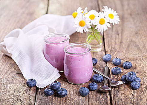 蓝莓,酸奶,木桌子