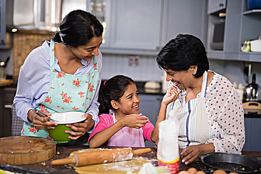 微笑,女孩,母亲,祖母,做饭,厨房,在家
