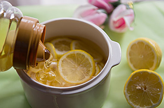 家庭自制蜂蜜柠檬茶
