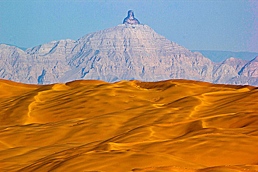 沙漠与山