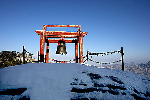 陕西-西岳华山南天门聚仙台铜钟