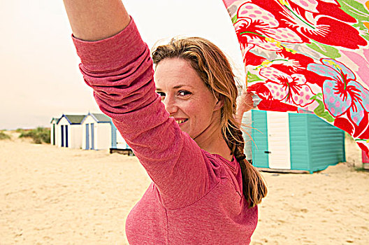 高兴,女人,海滩,毛巾,风