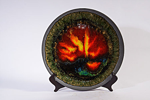 红釉陶瓷花盘