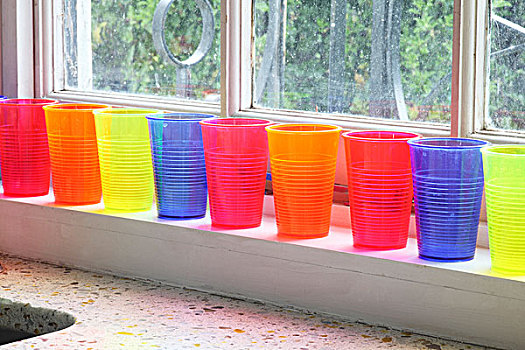 彩色,塑料杯,窗,窗台