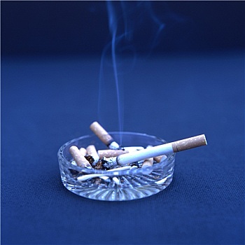 香烟,烟灰缸,吸烟