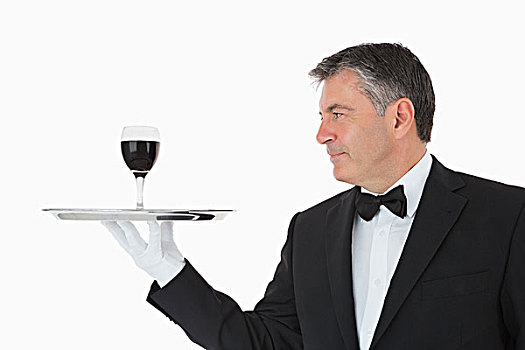 高兴,服务员,拿着,玻璃,满,葡萄酒,银色托盘,白色背景,背景