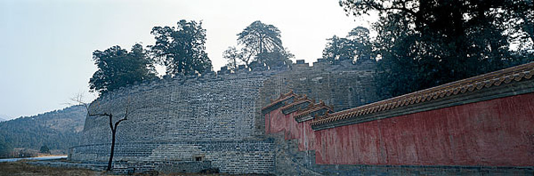 十三陵围墙