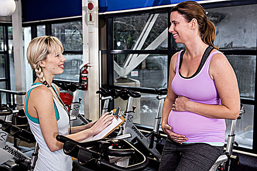 孕妇,女性,训练,健身房