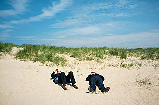 两个人,躺着,海滩,石头