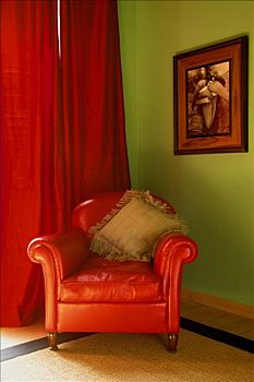 客厅,特写,红色,皮制扶手椅,帘,绿色,墙壁