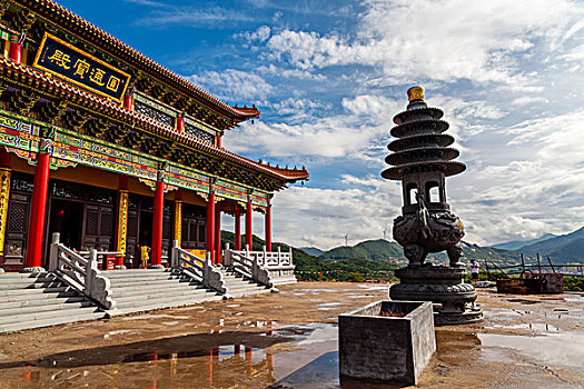 阳江东平渔港飞龙寺