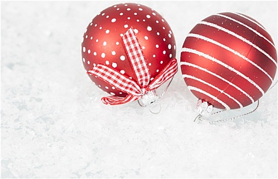 红色,圣诞节,彩球,雪地