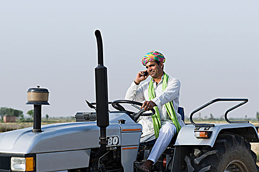农民,交谈,手机,驾驶,拖拉机
