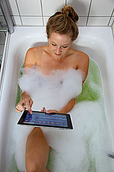 年轻,女人,浴缸,平板电脑,无线,互联网,进入