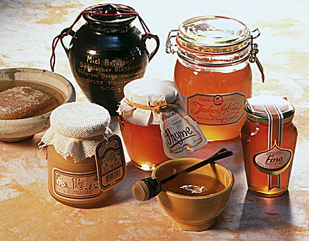 几个,蜜罐,盘子,蜂蜜