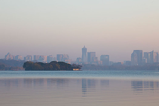 浙江省杭州市西湖与城市同框美景