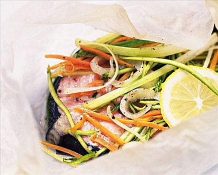 三文鱼,蔬菜,烤盘纸
