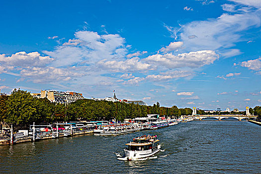 法国巴黎赛纳河