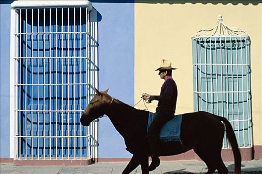 街景,殖民地,窗户,男人,骑,马,特立尼达,古巴
