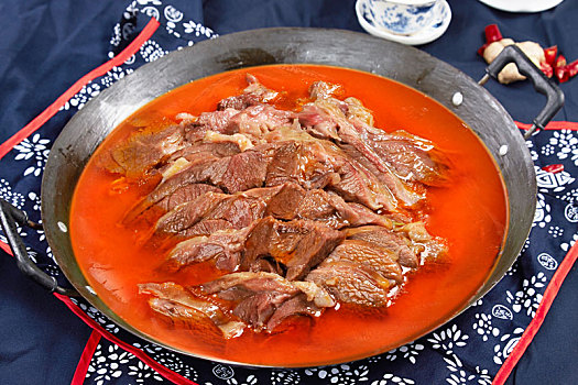 铁锅红焖牛肉