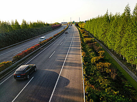 高空眺望高速路