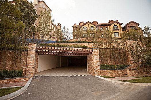 entrance,to,the,garage