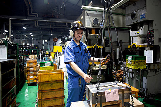 日本,男人,戴着,安全帽,耳塞,蓝色,站立,工厂,工作