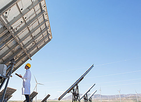 科学家,检查,太阳能电池板,乡村风光