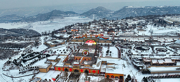 河南三门峡,陕州地坑院银装素裹迎新年