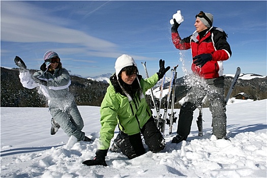 打雪仗,朋友