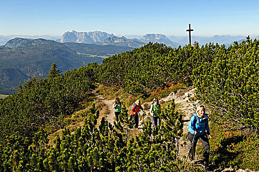 女性,远足者,走,山脊,巴伐利亚,德国,欧洲