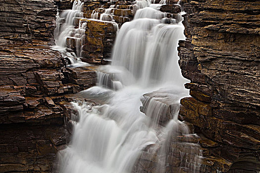 俯拍,瀑布,阿萨巴斯卡瀑布,碧玉国家公园,艾伯塔省,加拿大