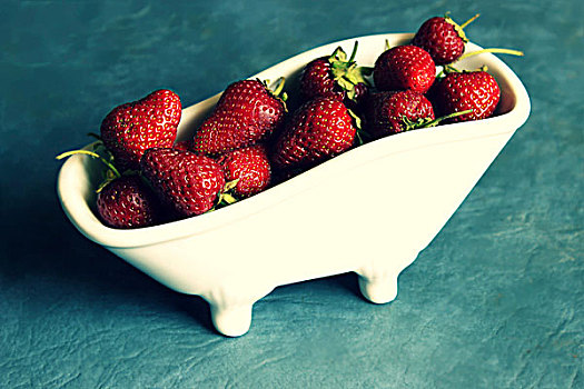 草莓,浴缸