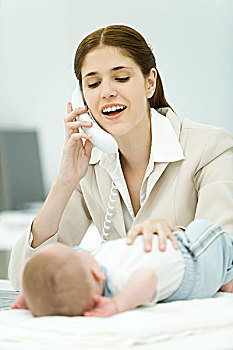 职业,女人,接触,婴儿,躺着,书桌,制作,电话,微笑