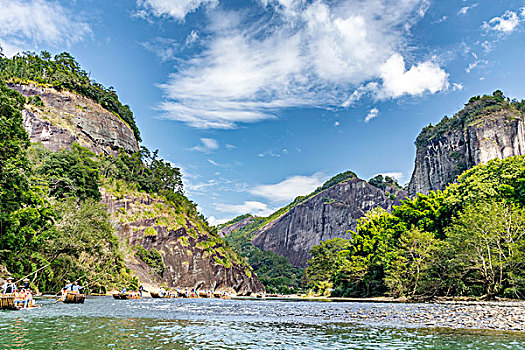 武夷山景区竹排漂流