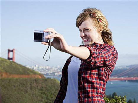 美国,加利福尼亚,旧金山,女青年,拍照,金门大桥,背景