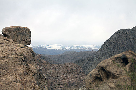 新疆哈密,天山花岗岩风蚀地貌