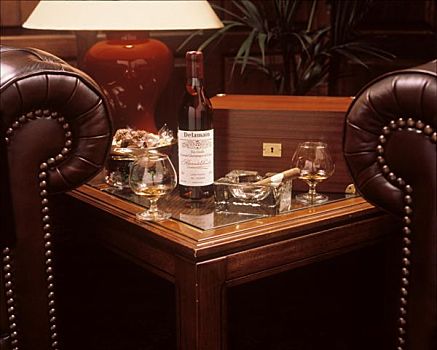 瓶子,干邑白兰地,雪茄,休闲,桌子