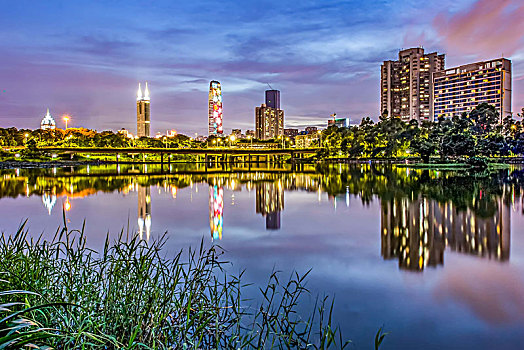 深圳洪湖公园城市夜景