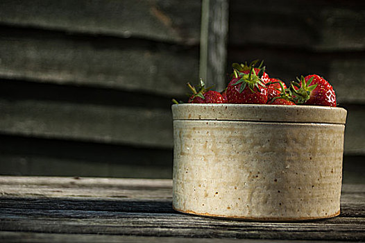草莓,陶器