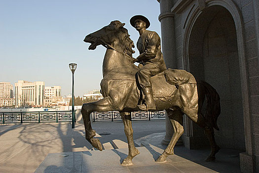 天津海河景观邮政历史雕塑