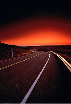 公路,黎明,靠近,瓦特顿湖国家公园,艾伯塔省,加拿大